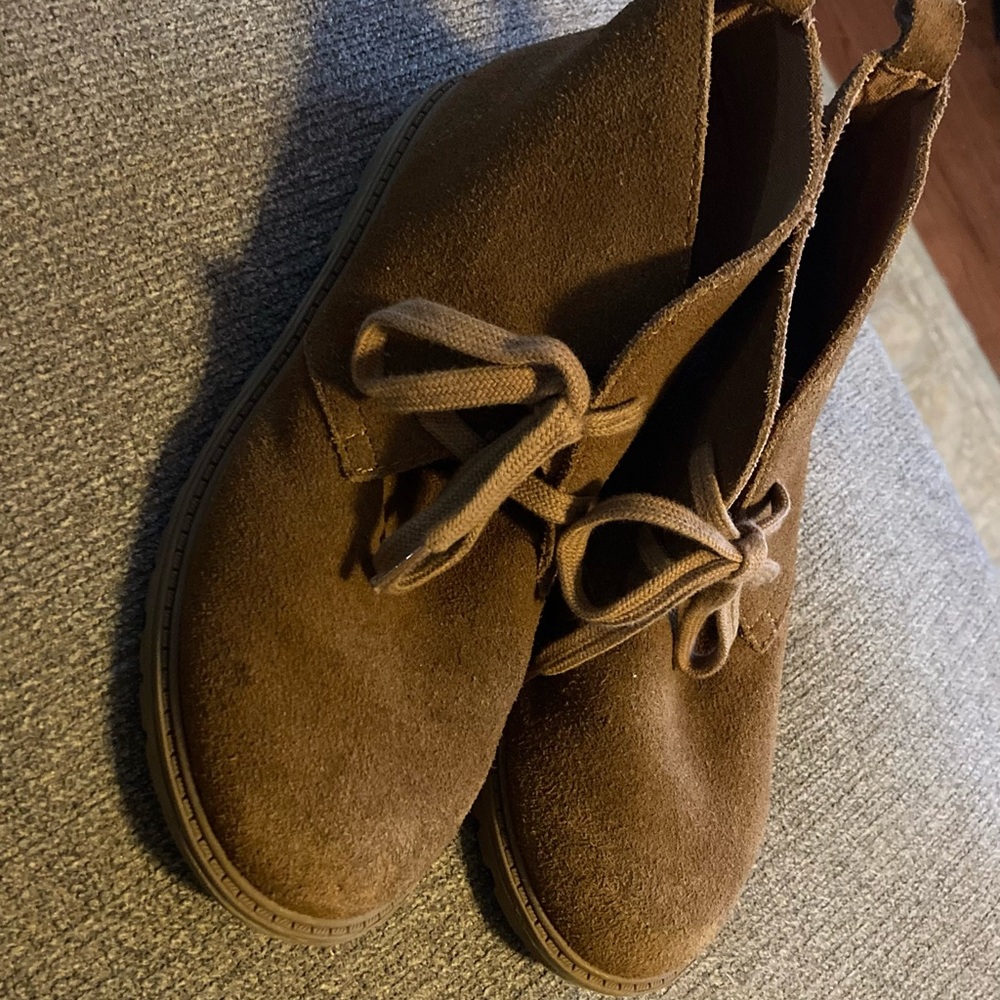 Boy Gap chukka boots